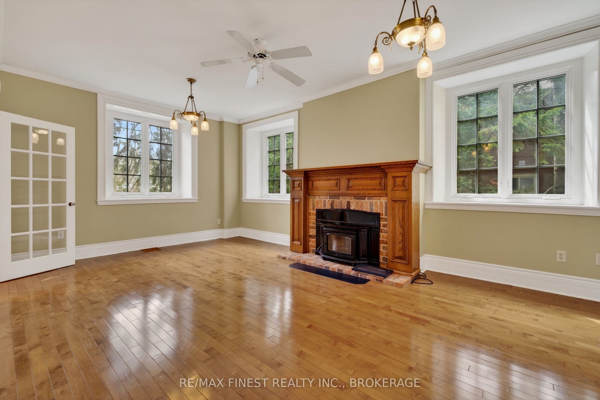 68 Collingwood Street, Kingston, Frontenac ON K7L 3X4 68 Collingwood Street, Kingston, Frontenac ON K7L 3X4