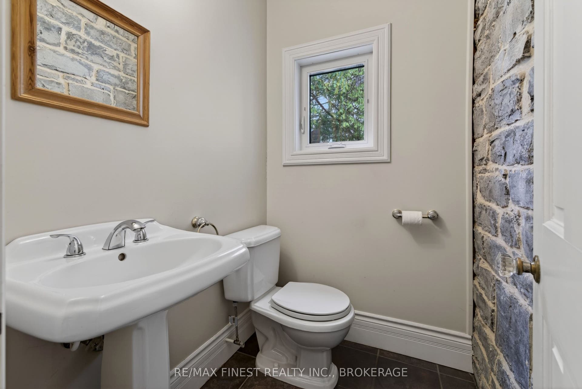 68 Collingwood Street, Kingston, Frontenac ON K7L 3X4 68 Collingwood Street, Kingston, Frontenac ON K7L 3X4