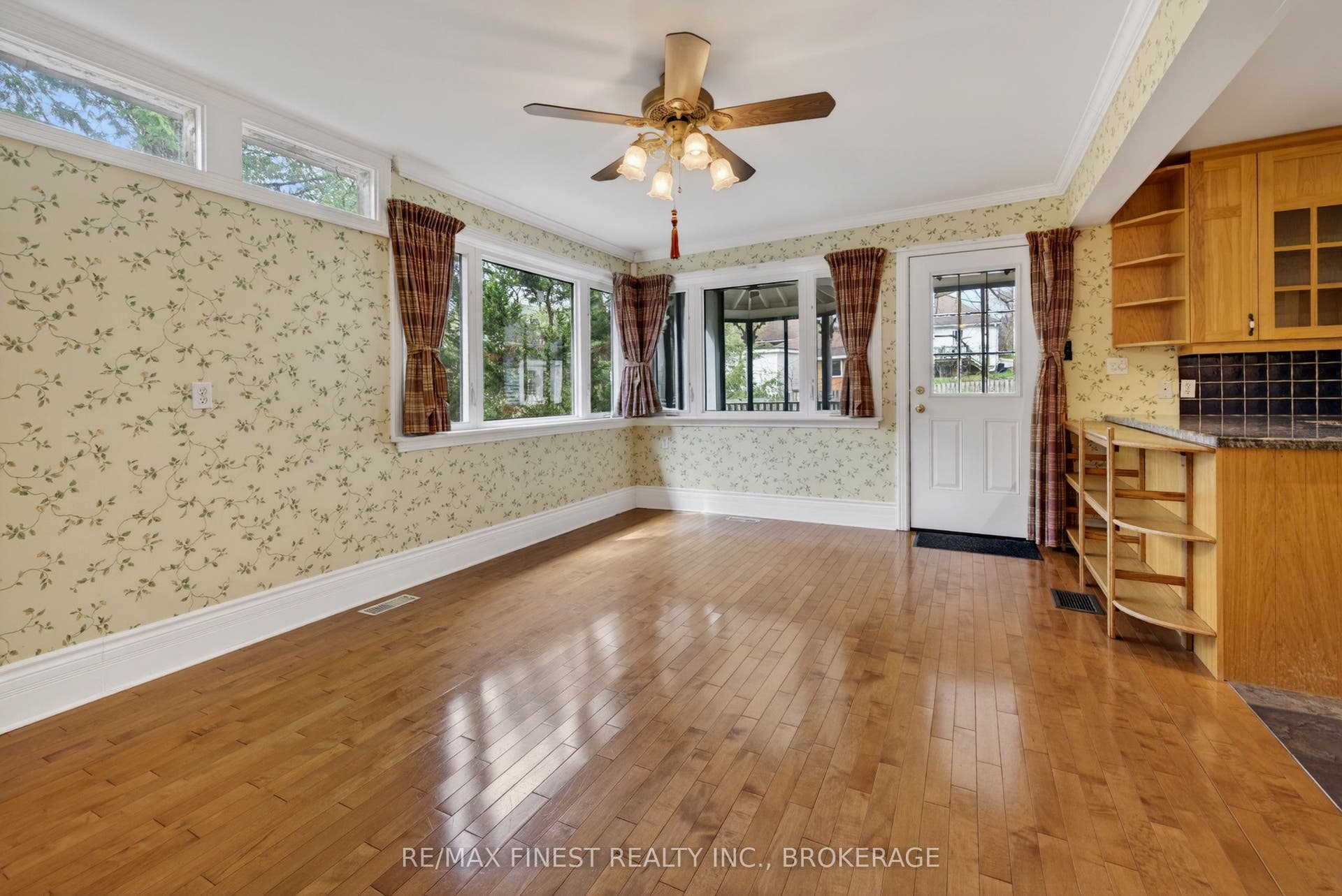 68 Collingwood Street, Kingston, Frontenac ON K7L 3X4 68 Collingwood Street, Kingston, Frontenac ON K7L 3X4