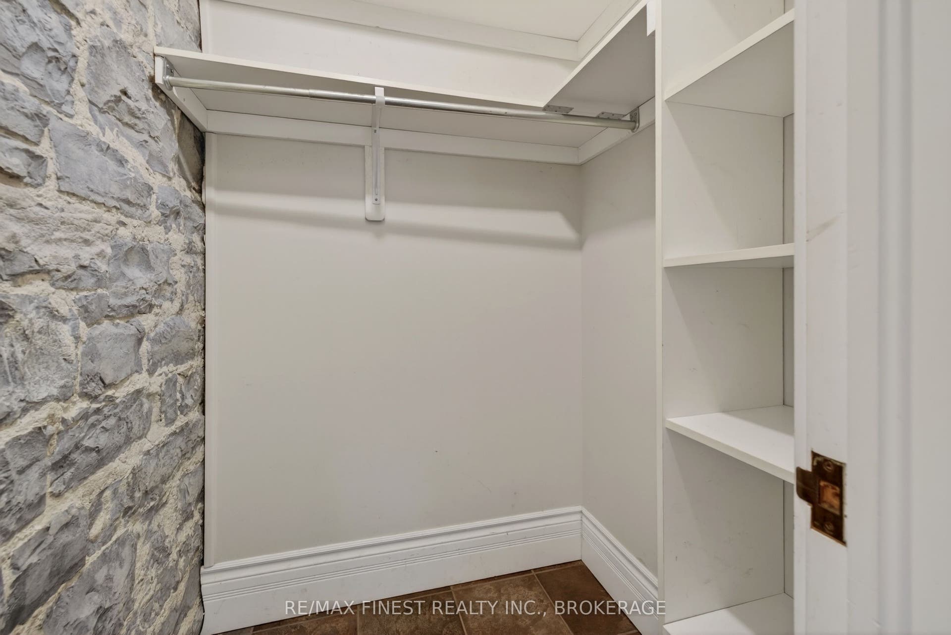 68 Collingwood Street, Kingston, Frontenac ON K7L 3X4 68 Collingwood Street, Kingston, Frontenac ON K7L 3X4