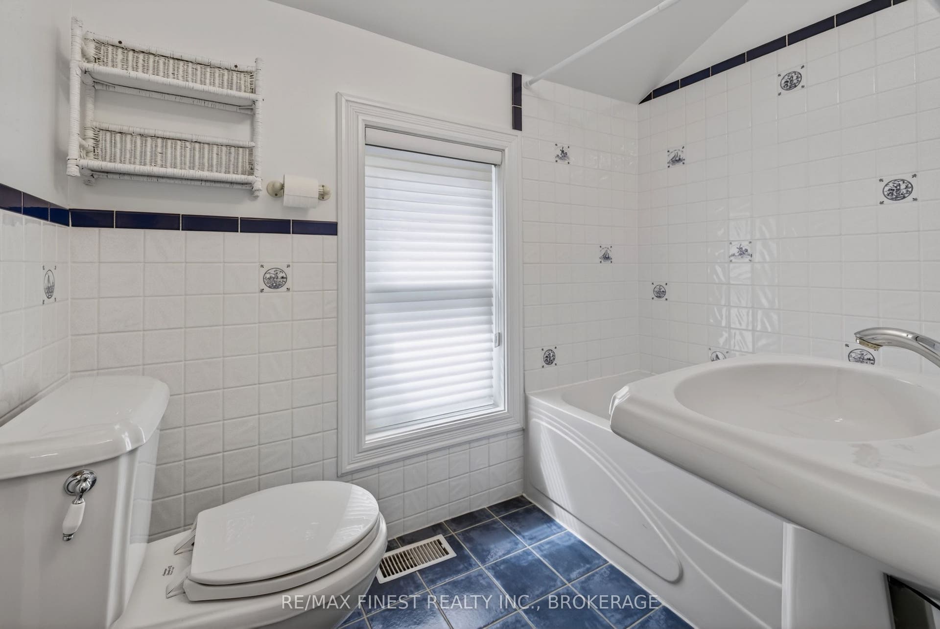 68 Collingwood Street, Kingston, Frontenac ON K7L 3X4 68 Collingwood Street, Kingston, Frontenac ON K7L 3X4