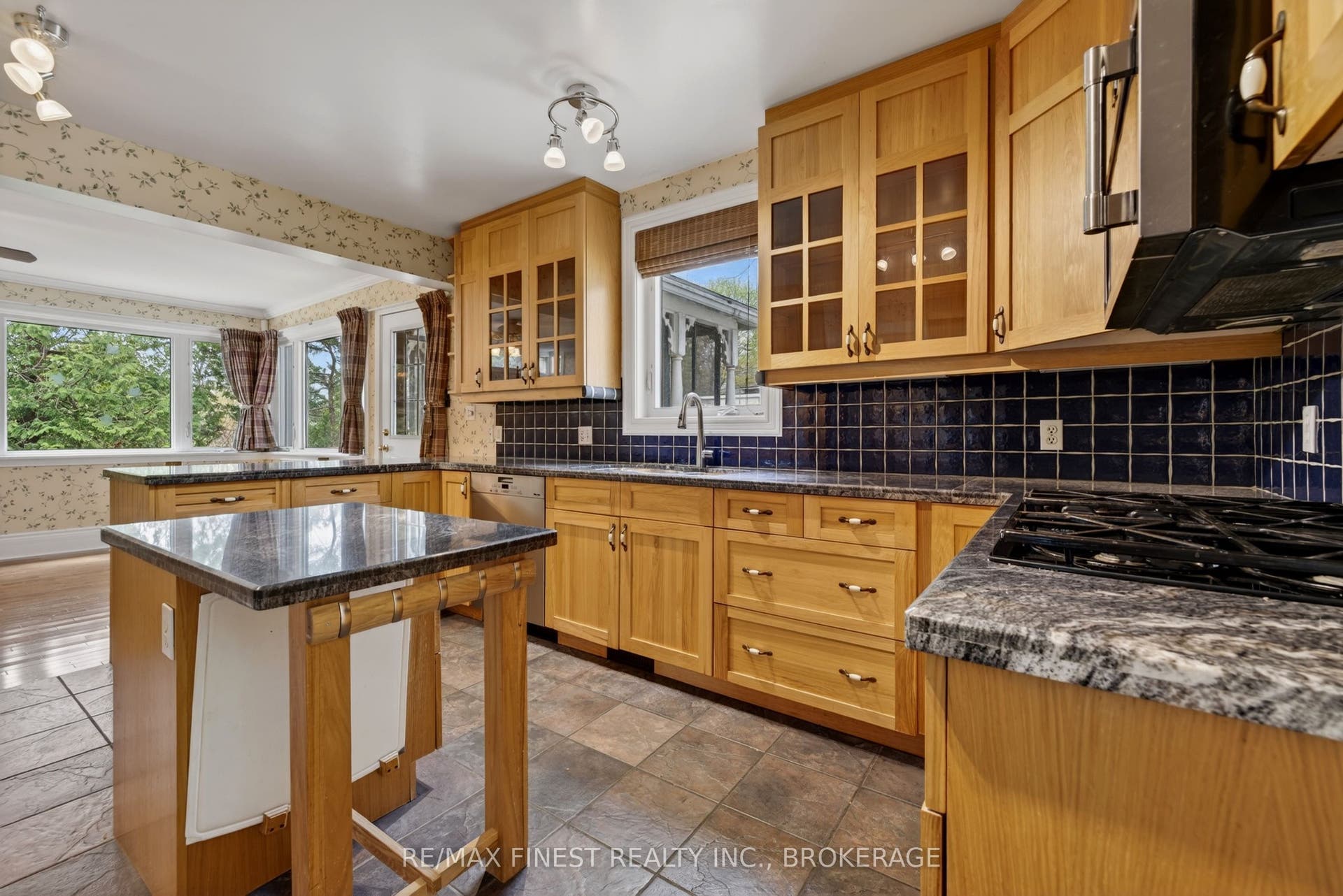68 Collingwood Street, Kingston, Frontenac ON K7L 3X4 68 Collingwood Street, Kingston, Frontenac ON K7L 3X4