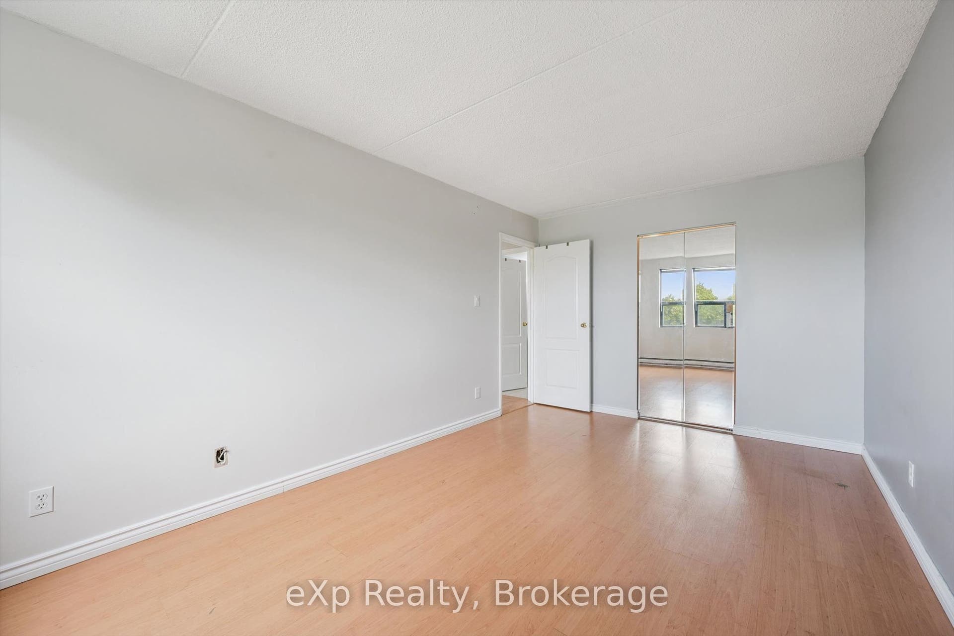 65 Silvercreek Parkway N, #404, Guelph, Wellington ON N1H 7R9