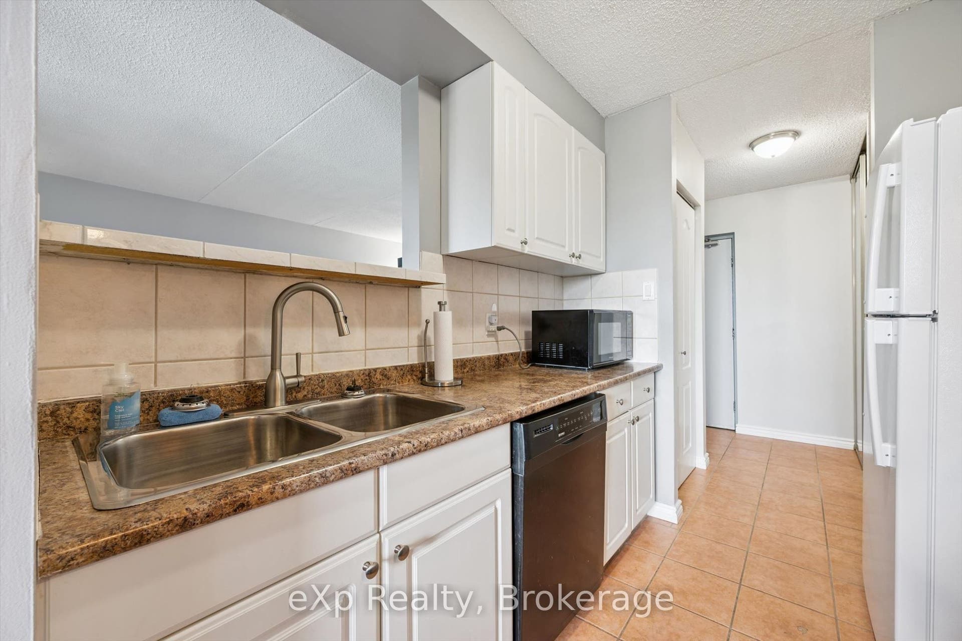 65 Silvercreek Parkway N, #404, Guelph, Wellington ON N1H 7R9