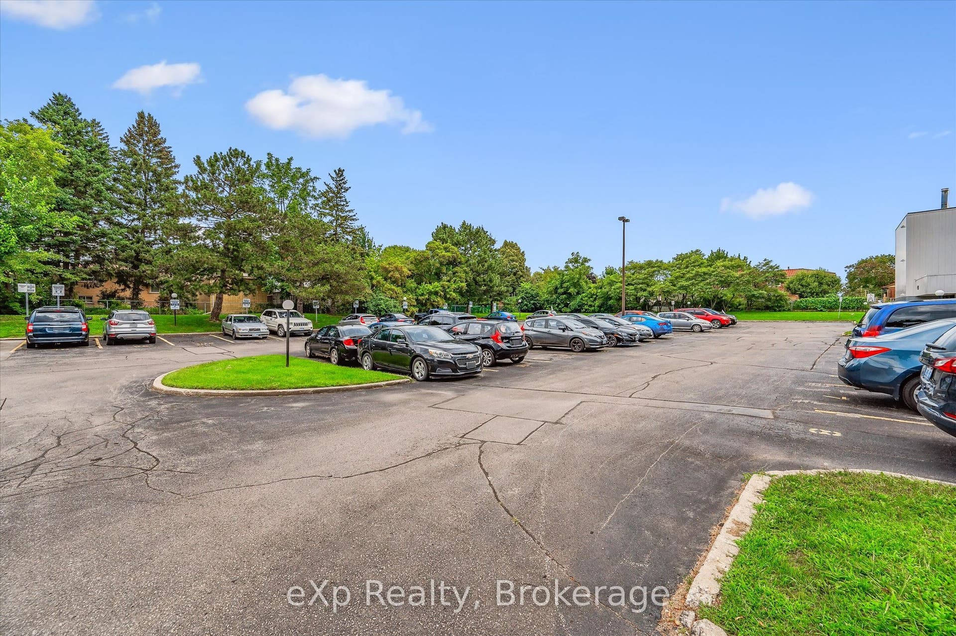 65 Silvercreek Parkway N, #404, Guelph, Wellington ON N1H 7R9