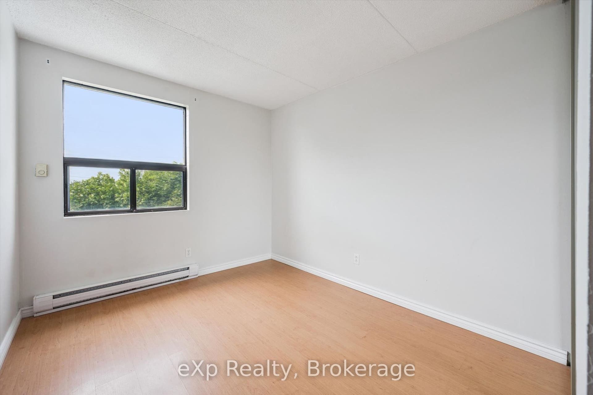 65 Silvercreek Parkway N, #404, Guelph, Wellington ON N1H 7R9
