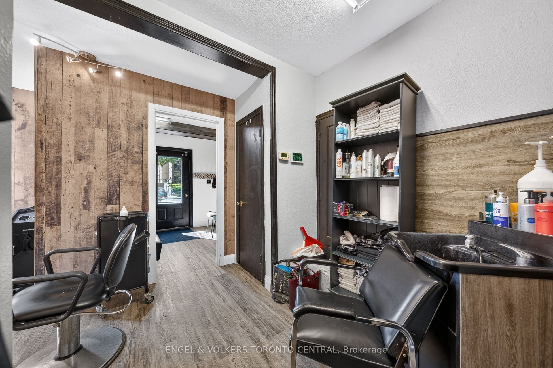 3188 King Street E, Kitchener, Waterloo ON N2A 1B3 3188 King Street E, Kitchener, Waterloo ON N2A 1B3