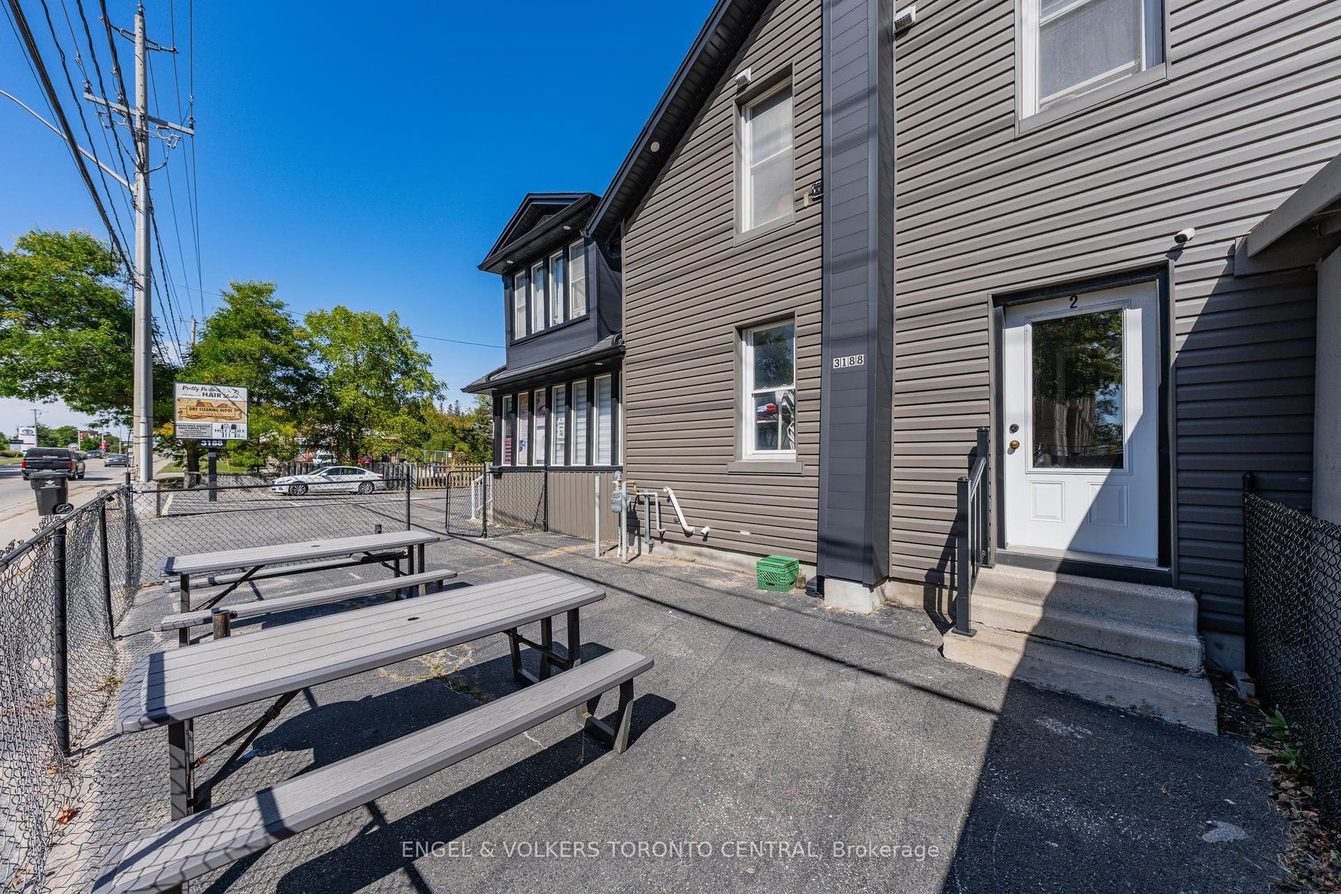 3188 King Street E, Kitchener, Waterloo ON N2A 1B3 3188 King Street E, Kitchener, Waterloo ON N2A 1B3