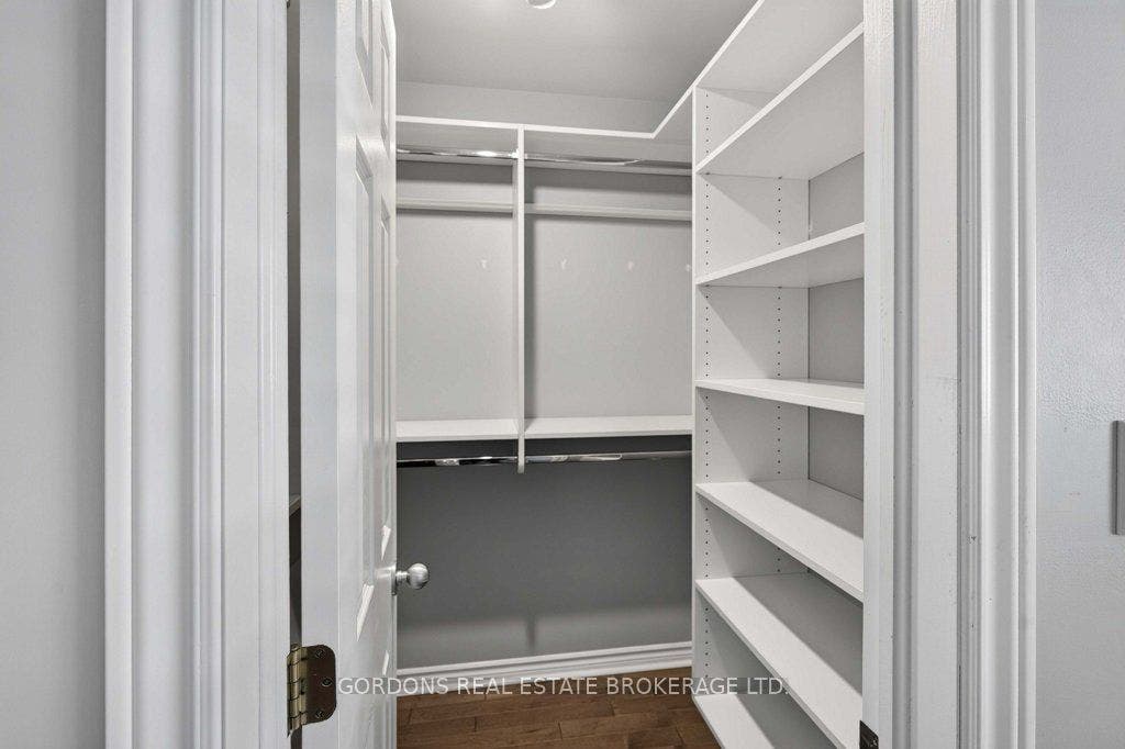 633 Melrose Street, Kingston, Frontenac ON K7M 9G8