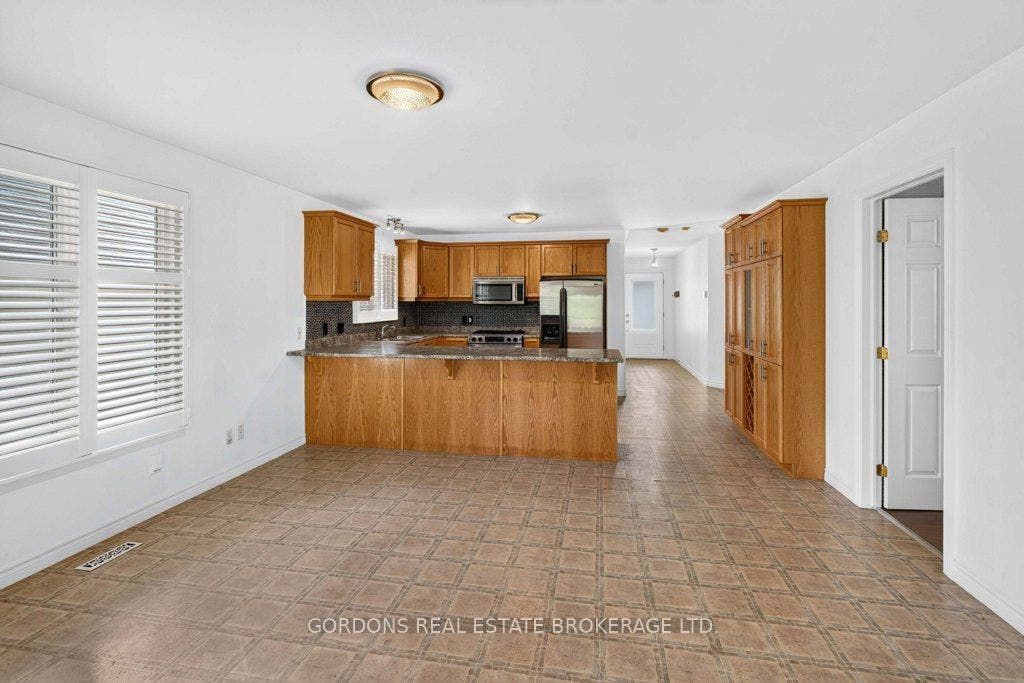 633 Melrose Street, Kingston, Frontenac ON K7M 9G8