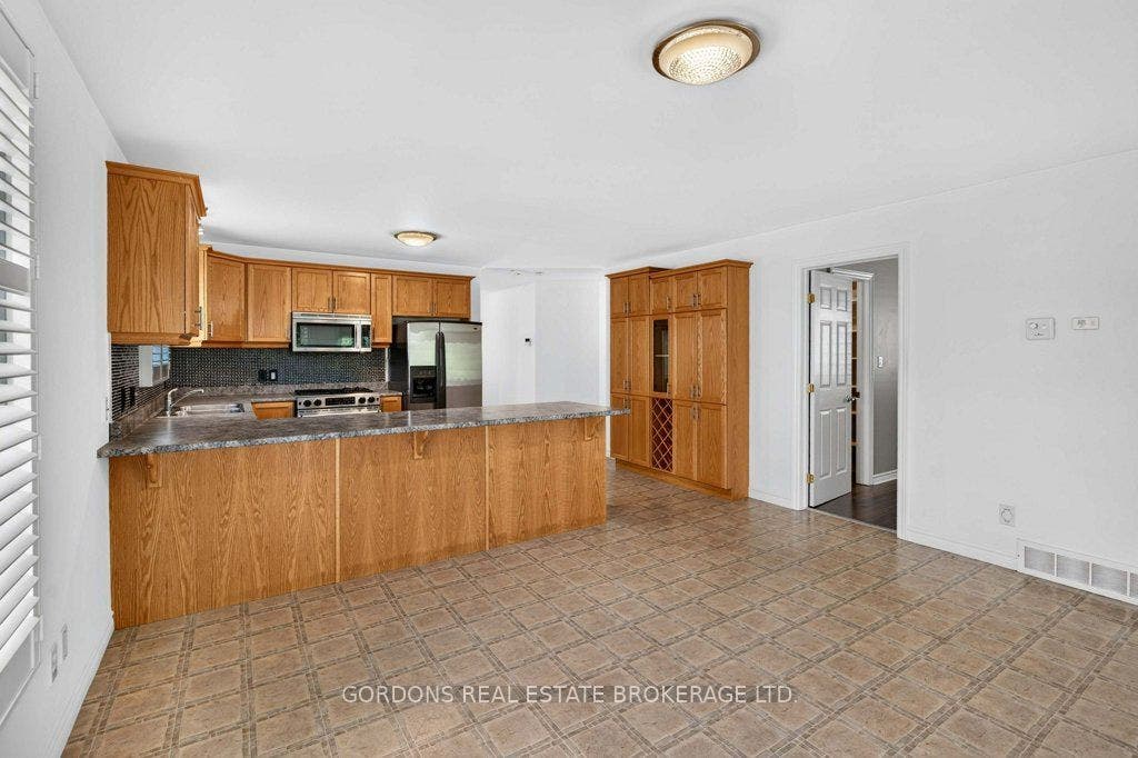 633 Melrose Street, Kingston, Frontenac ON K7M 9G8