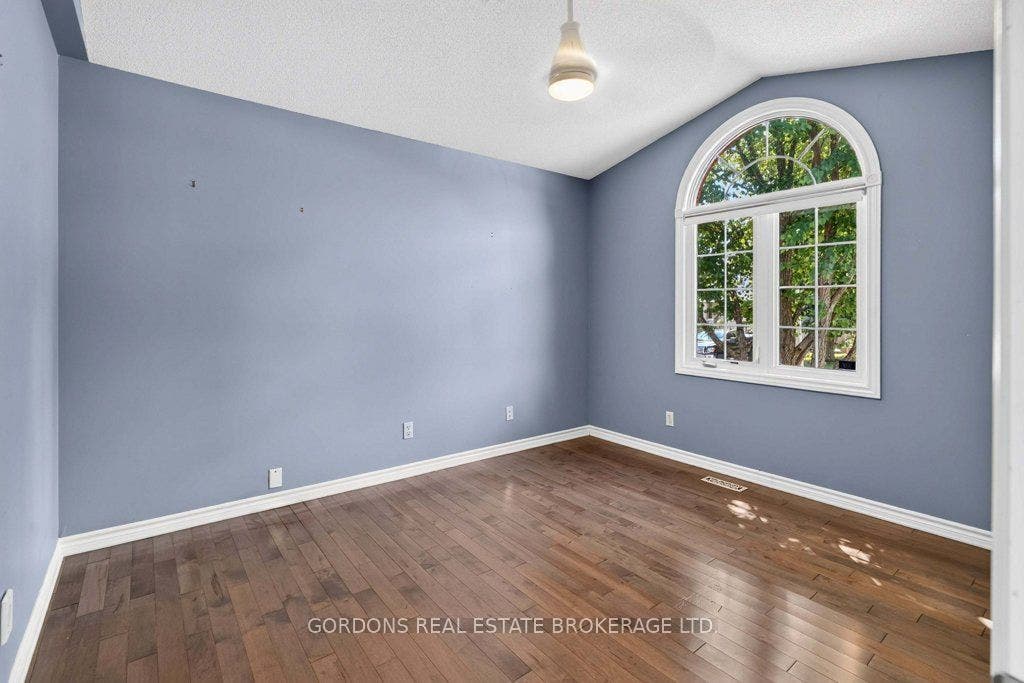 633 Melrose Street, Kingston, Frontenac ON K7M 9G8