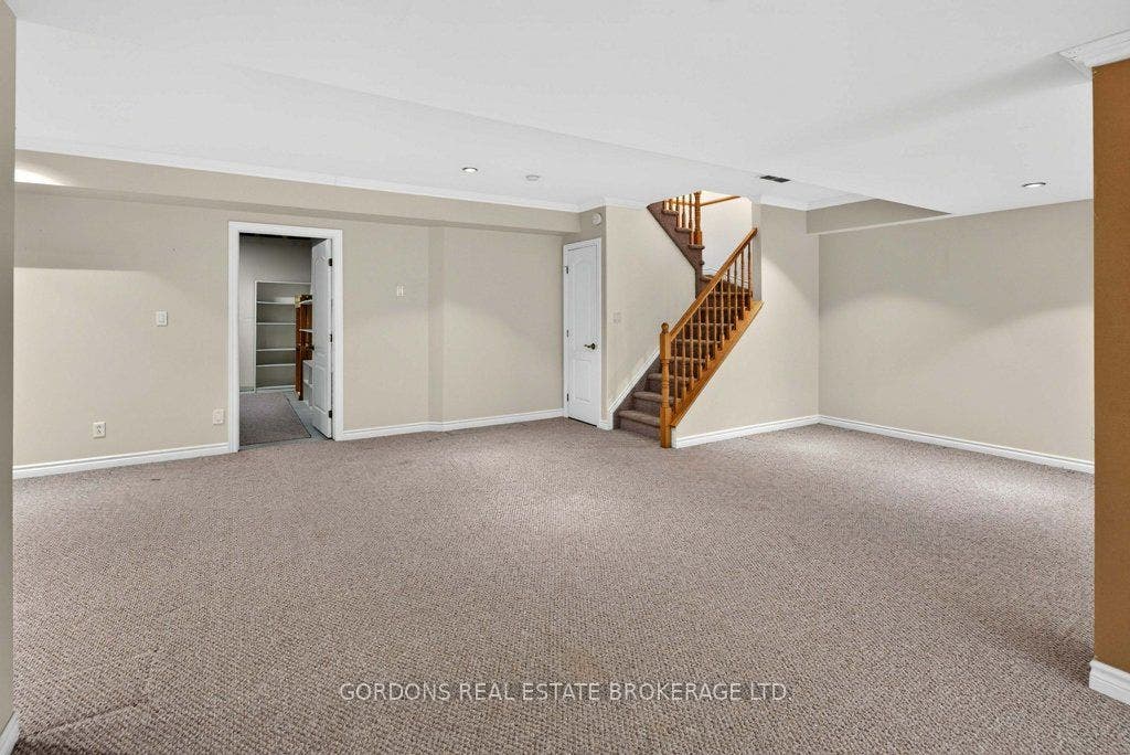 633 Melrose Street, Kingston, Frontenac ON K7M 9G8