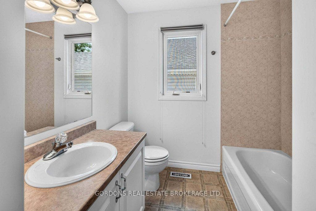 633 Melrose Street, Kingston, Frontenac ON K7M 9G8