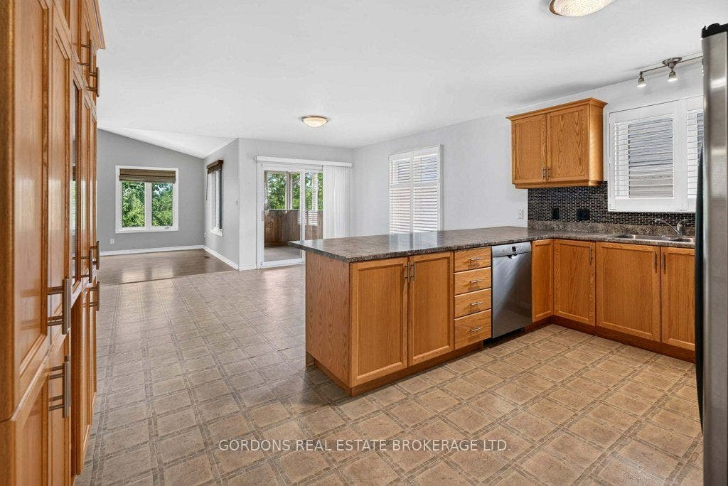 633 Melrose Street, Kingston, Frontenac ON K7M 9G8