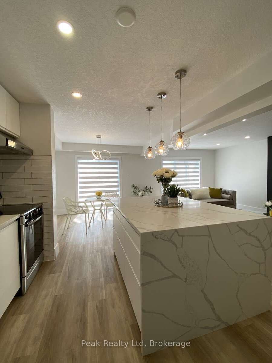 125 Steepleridge Street, Kitchener, Waterloo ON N2P 2W2 125 Steepleridge Street, Kitchener, Waterloo ON N2P 2W2