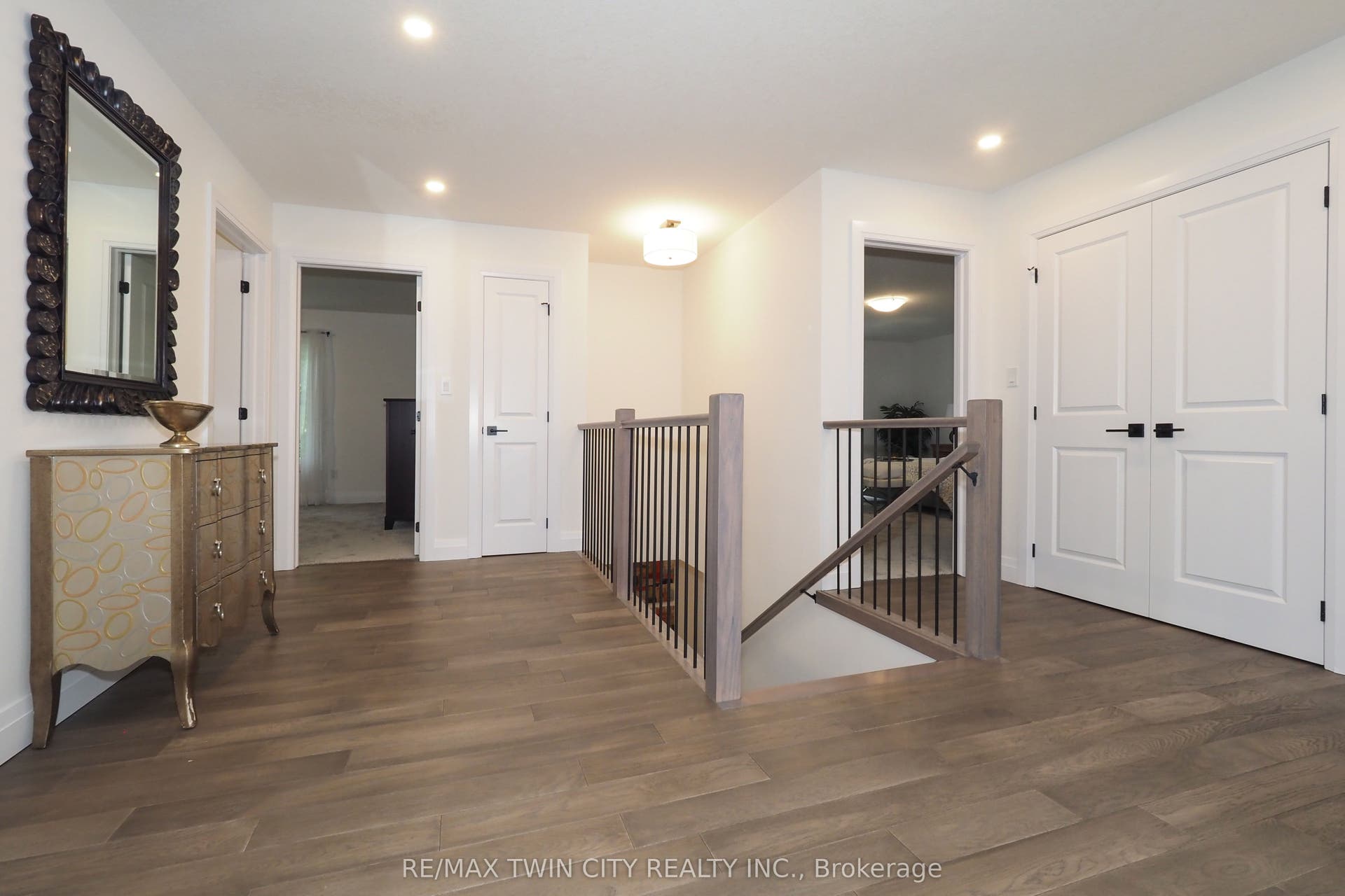 217 JEFFREY Place, Kitchener, Waterloo ON N2C 2T7 217 JEFFREY Place, Kitchener, Waterloo ON N2C 2T7
