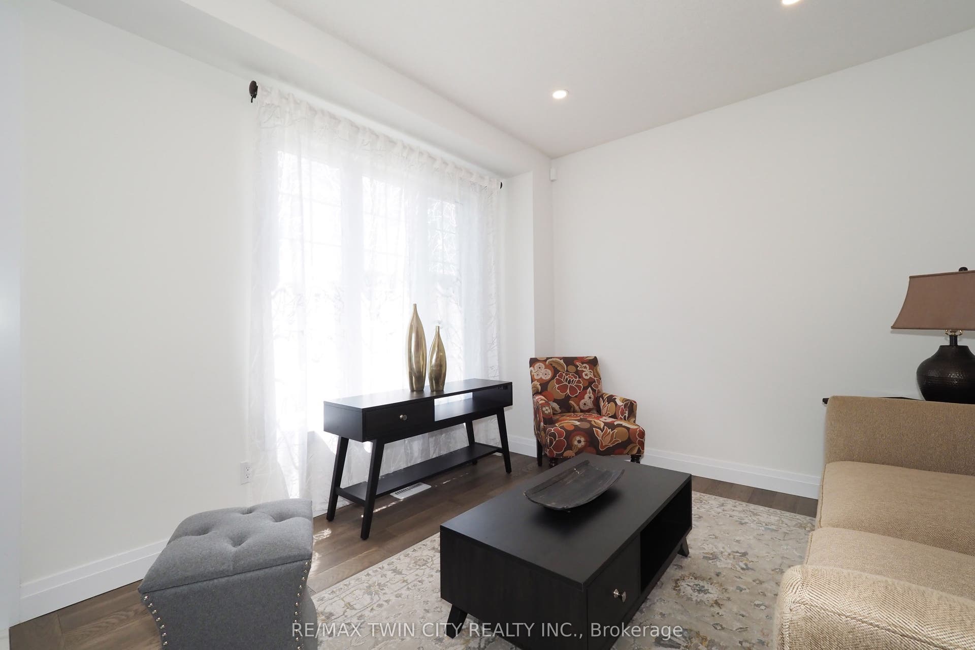 217 JEFFREY Place, Kitchener, Waterloo ON N2C 2T7 217 JEFFREY Place, Kitchener, Waterloo ON N2C 2T7