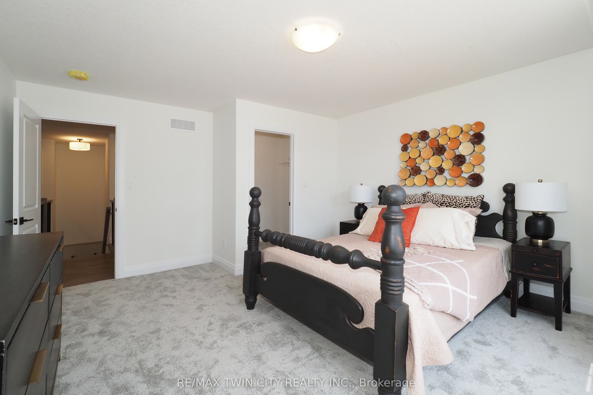 217 JEFFREY Place, Kitchener, Waterloo ON N2C 2T7 217 JEFFREY Place, Kitchener, Waterloo ON N2C 2T7