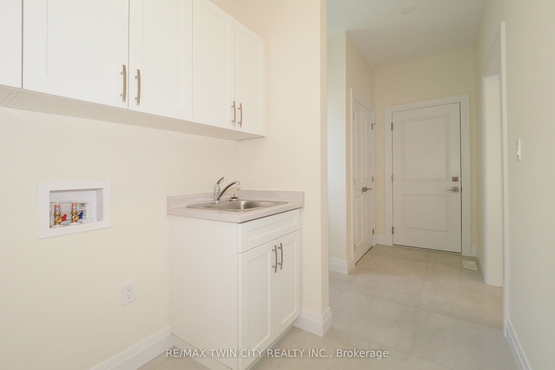 220 JEFFREY Place, Kitchener, Waterloo ON N2C 2T7 220 JEFFREY Place, Kitchener, Waterloo ON N2C 2T7