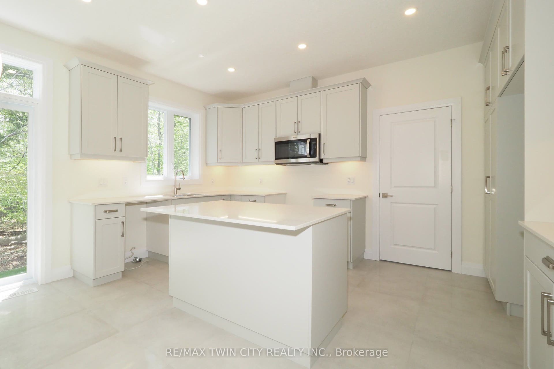 220 JEFFREY Place, Kitchener, Waterloo ON N2C 2T7 220 JEFFREY Place, Kitchener, Waterloo ON N2C 2T7