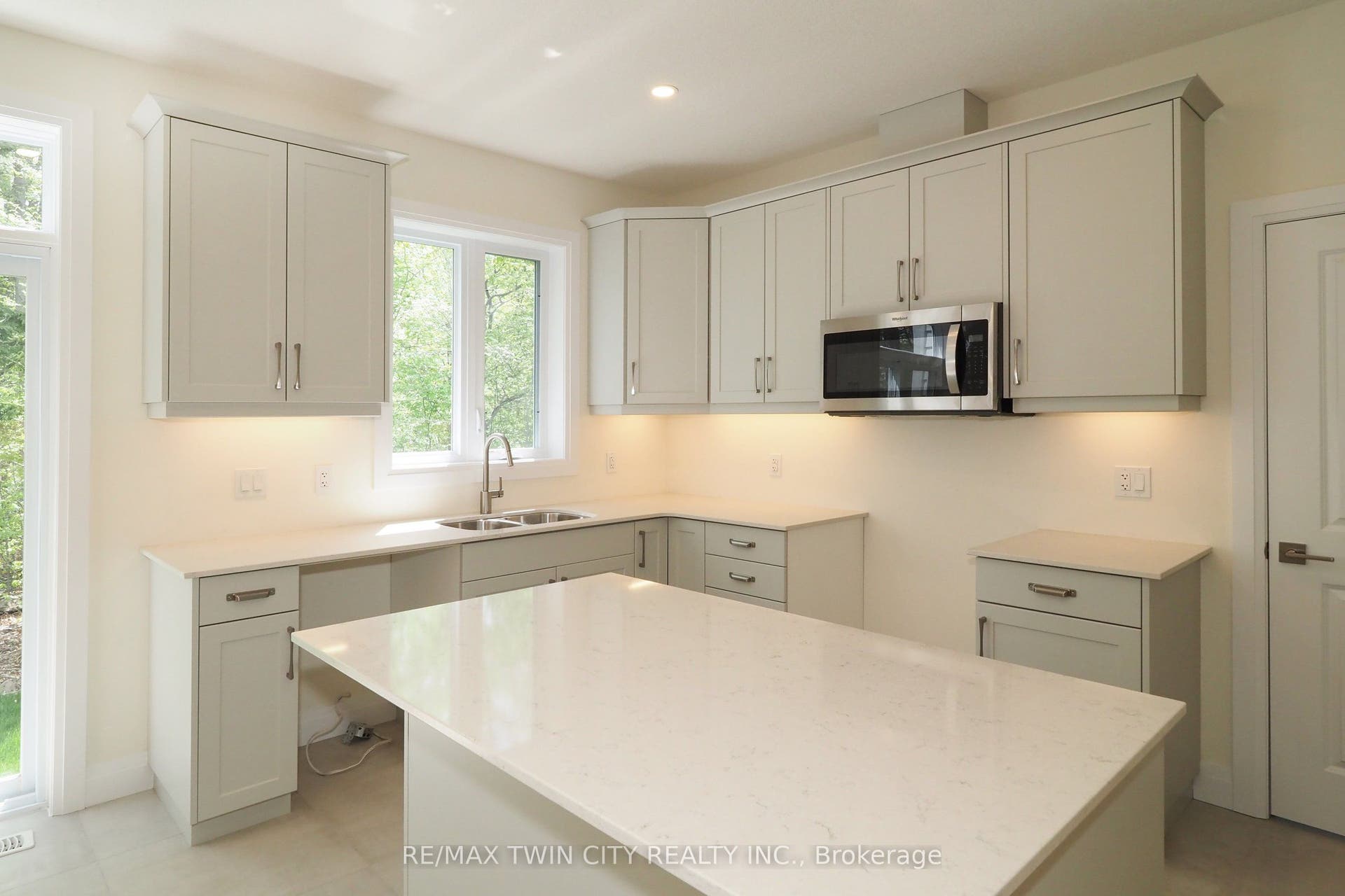 220 JEFFREY Place, Kitchener, Waterloo ON N2C 2T7 220 JEFFREY Place, Kitchener, Waterloo ON N2C 2T7
