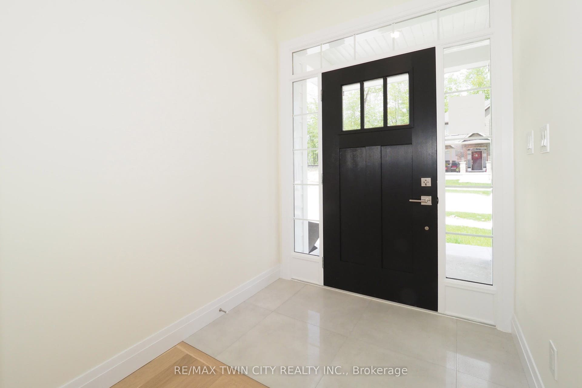 220 JEFFREY Place, Kitchener, Waterloo ON N2C 2T7 220 JEFFREY Place, Kitchener, Waterloo ON N2C 2T7