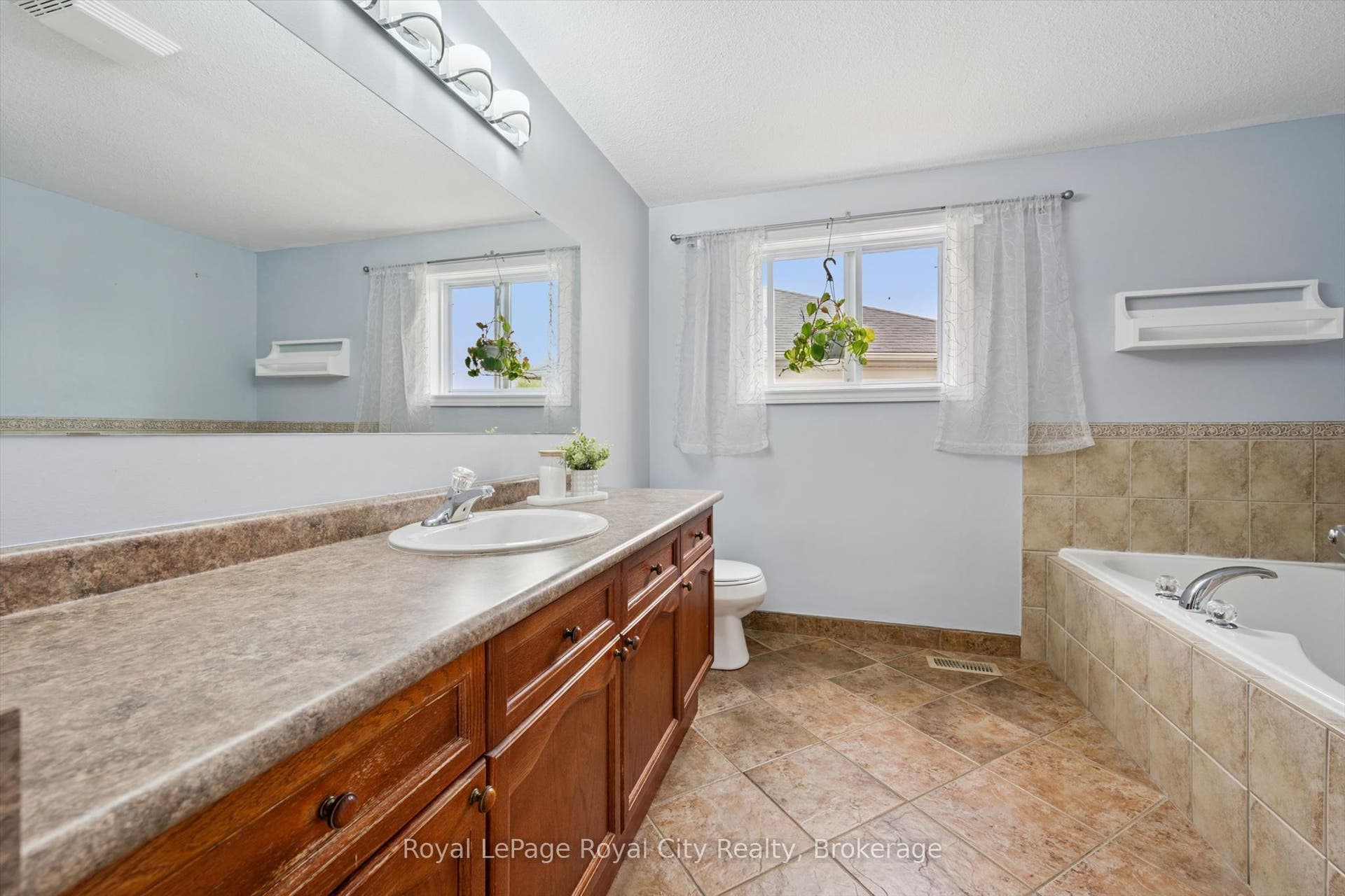67 Cedarvale Avenue, Guelph, Wellington ON N1E 6Y3 67 Cedarvale Avenue, Guelph, Wellington ON N1E 6Y3
