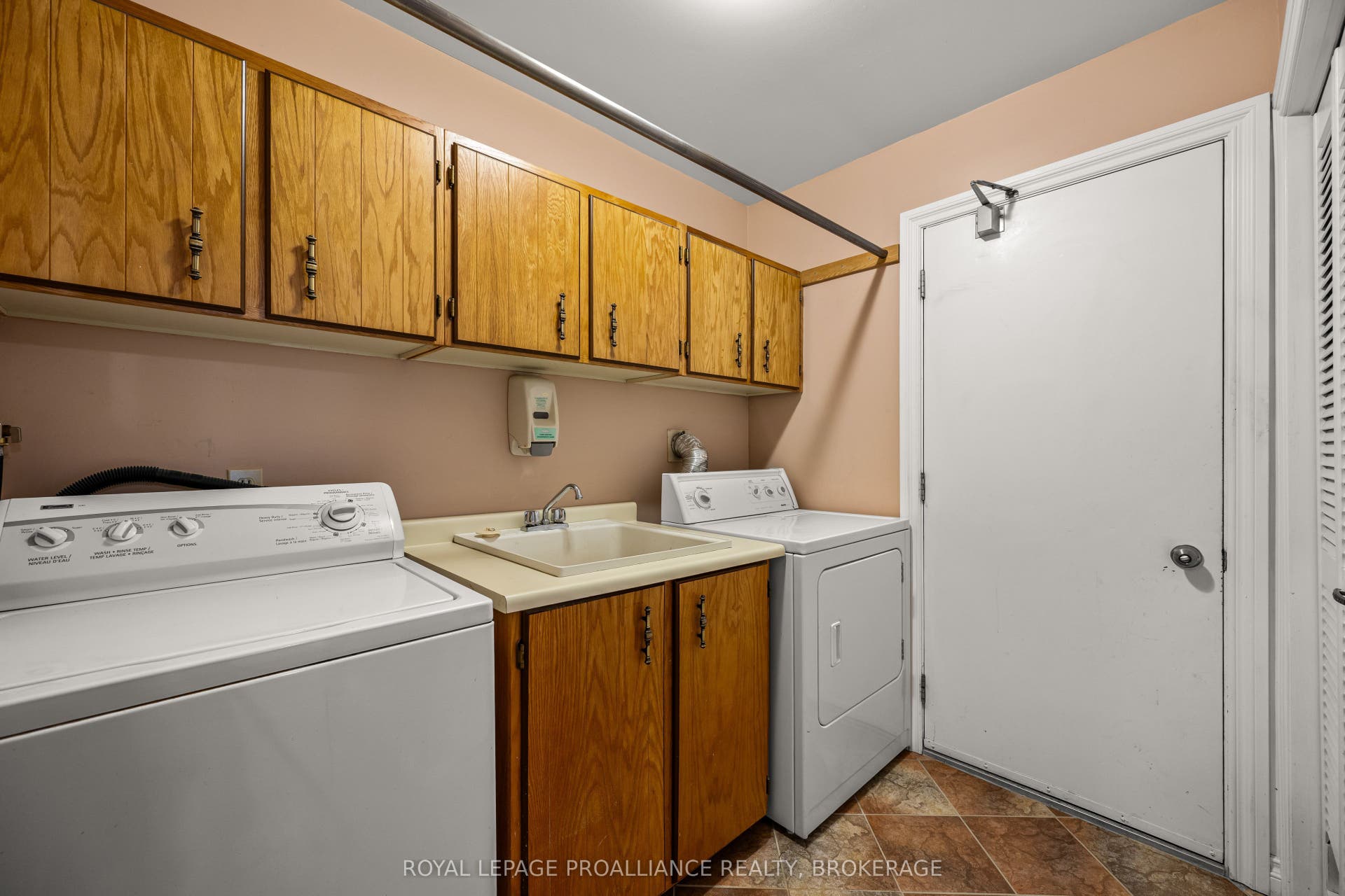 981 Edinborough Crescent, Kingston, Frontenac ON K7P 2C8 981 Edinborough Crescent, Kingston, Frontenac ON K7P 2C8
