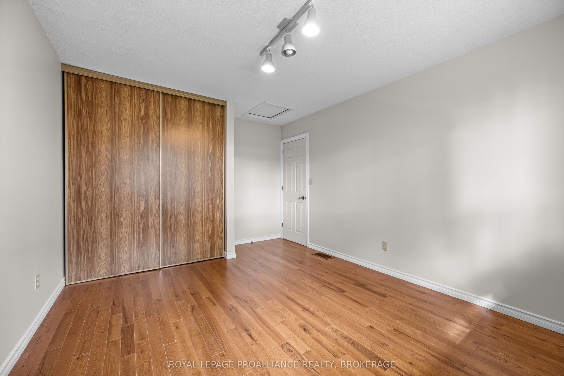 981 Edinborough Crescent, Kingston, Frontenac ON K7P 2C8 981 Edinborough Crescent, Kingston, Frontenac ON K7P 2C8
