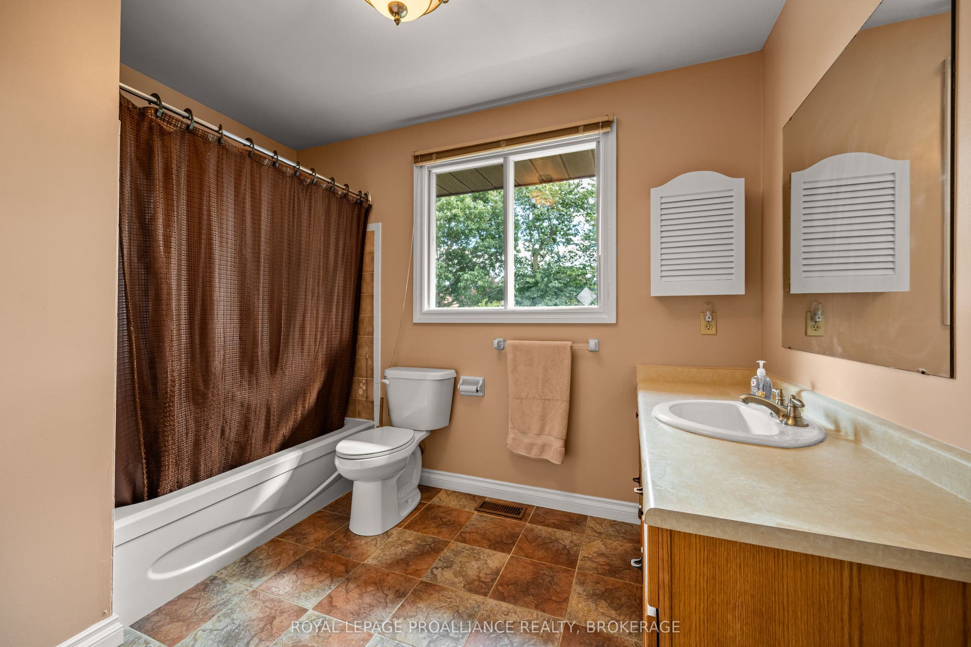 981 Edinborough Crescent, Kingston, Frontenac ON K7P 2C8 981 Edinborough Crescent, Kingston, Frontenac ON K7P 2C8