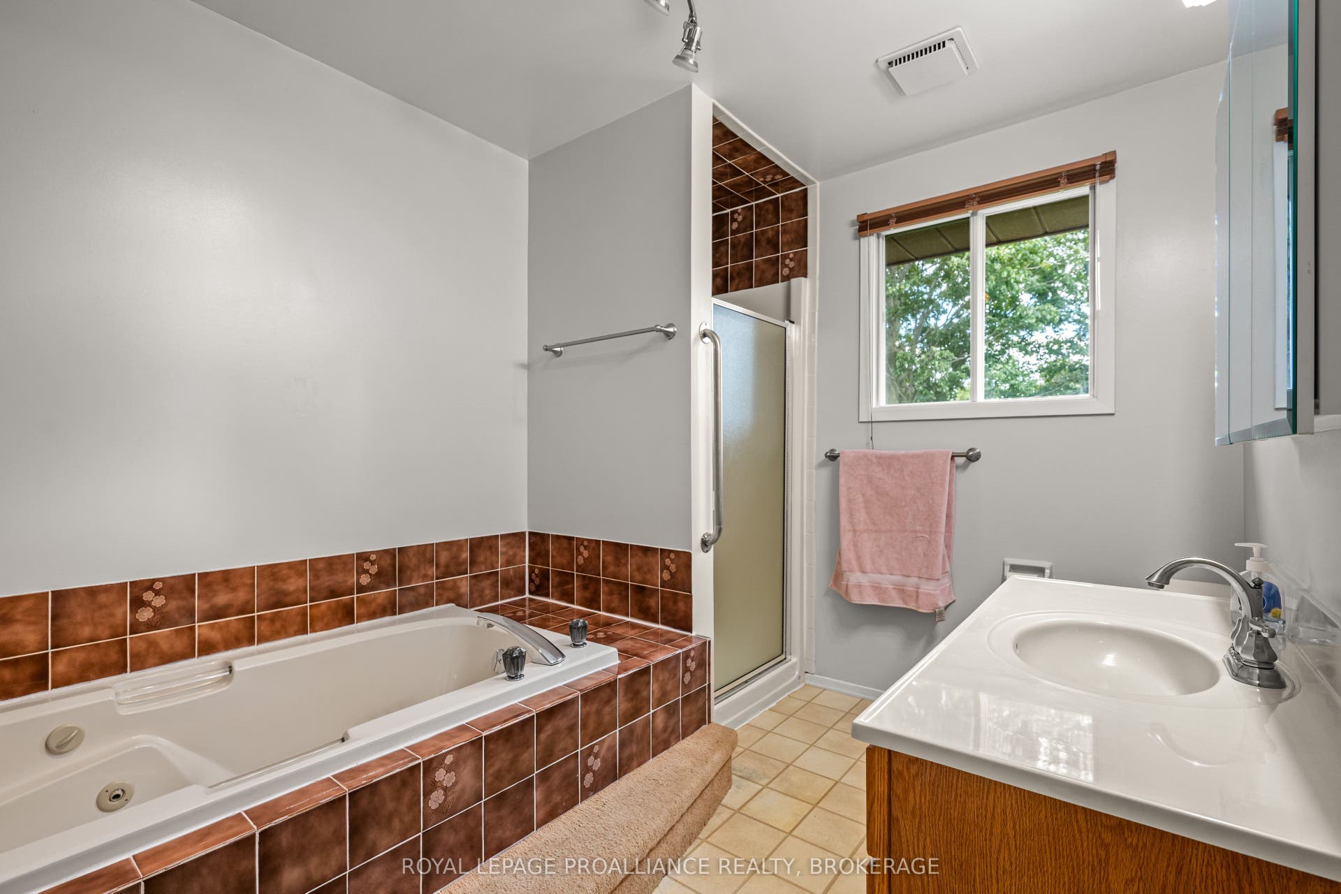 981 Edinborough Crescent, Kingston, Frontenac ON K7P 2C8 981 Edinborough Crescent, Kingston, Frontenac ON K7P 2C8