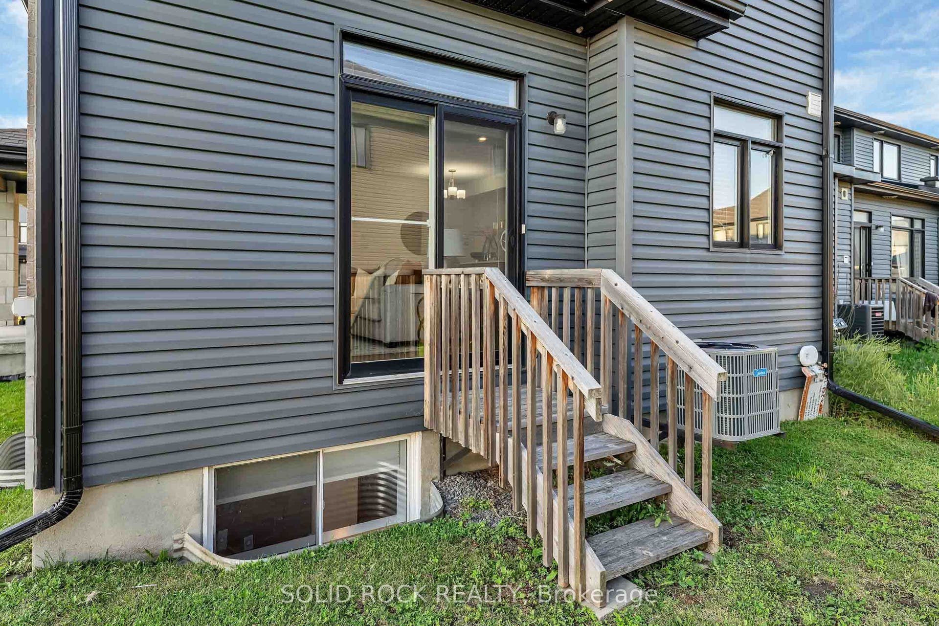 859 E Solarium Avenue E, Blossom Park - Airport And Area, Ottawa ON K4M 0H1 859 E Solarium Avenue E, Blossom Park - Airport And Area, Ottawa ON K4M 0H1