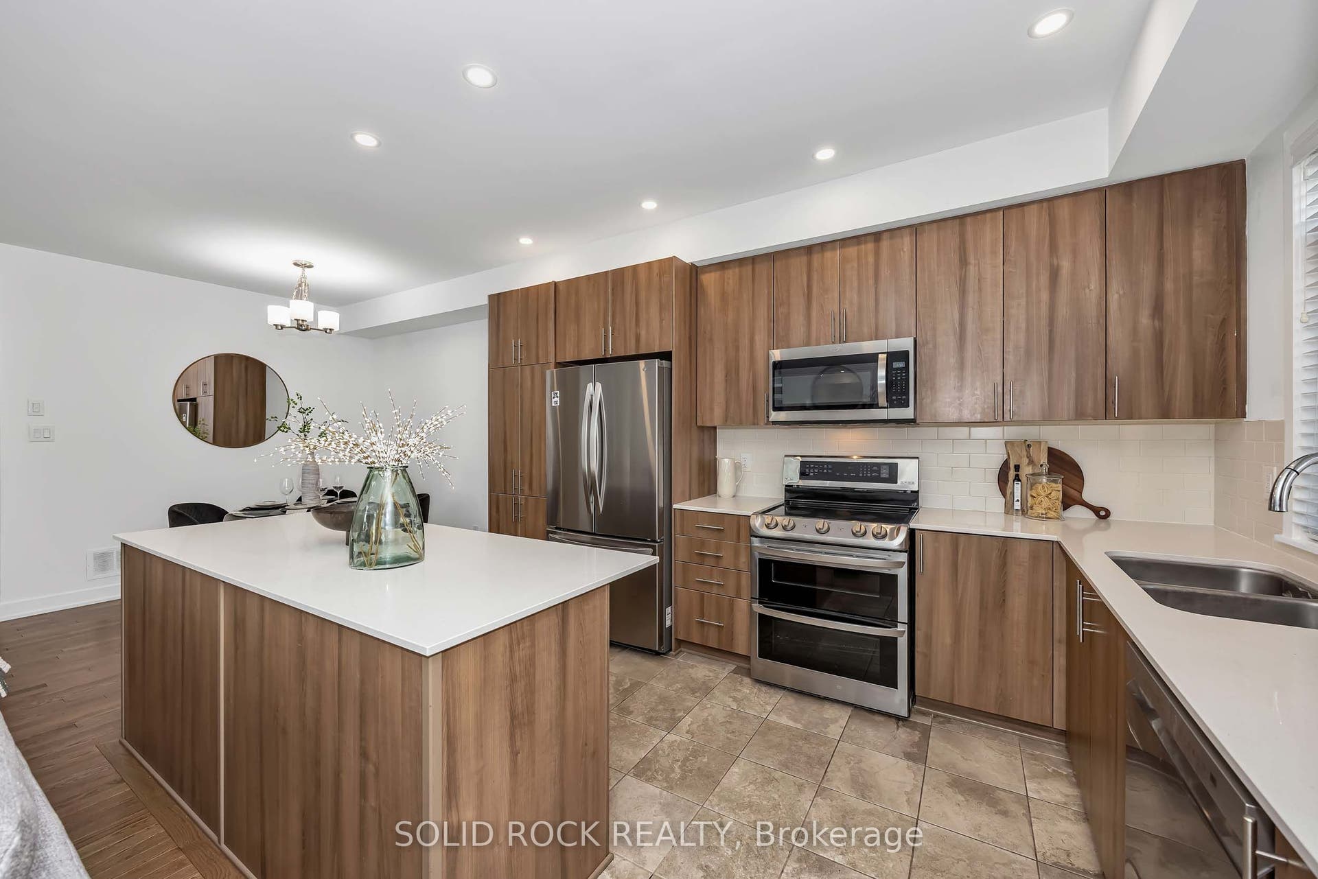 859 E Solarium Avenue E, Blossom Park - Airport And Area, Ottawa ON K4M 0H1 859 E Solarium Avenue E, Blossom Park - Airport And Area, Ottawa ON K4M 0H1