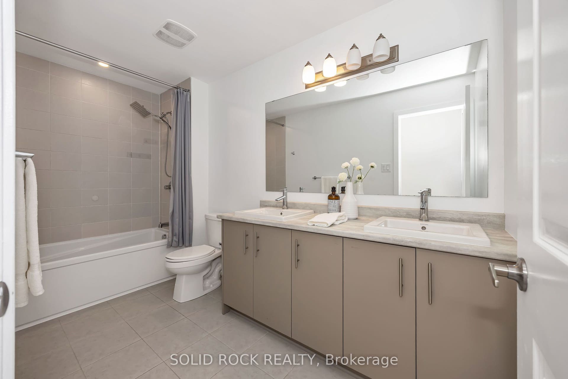 859 E Solarium Avenue E, Blossom Park - Airport And Area, Ottawa ON K4M 0H1 859 E Solarium Avenue E, Blossom Park - Airport And Area, Ottawa ON K4M 0H1