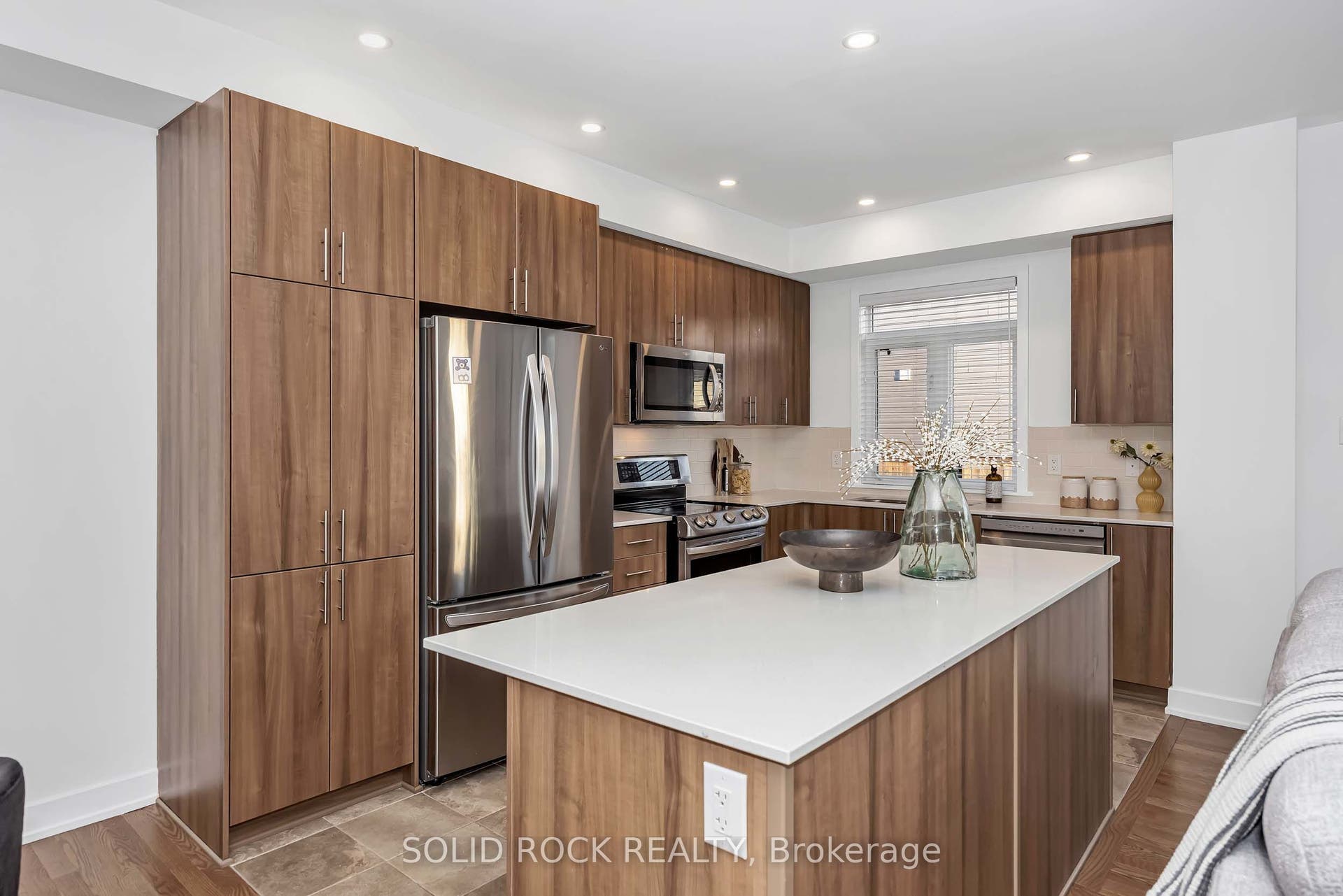859 E Solarium Avenue E, Blossom Park - Airport And Area, Ottawa ON K4M 0H1 859 E Solarium Avenue E, Blossom Park - Airport And Area, Ottawa ON K4M 0H1
