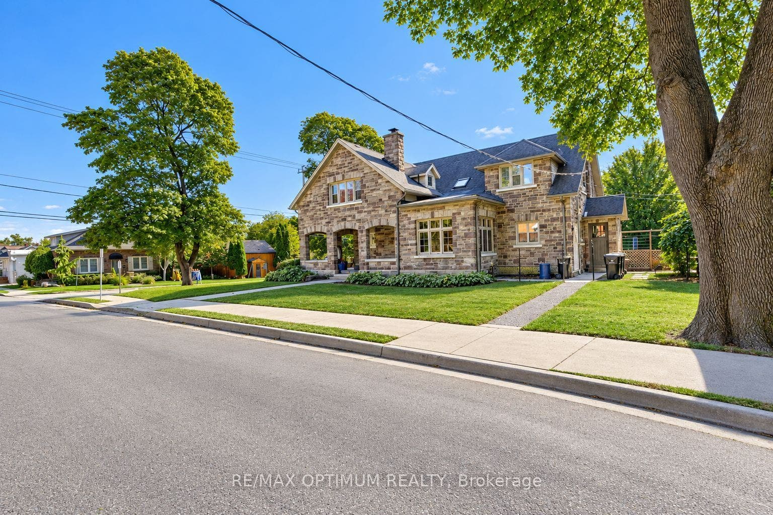 916 Queenston Road, Cambridge, Waterloo ON N3H 3K8 916 Queenston Road, Cambridge, Waterloo ON N3H 3K8