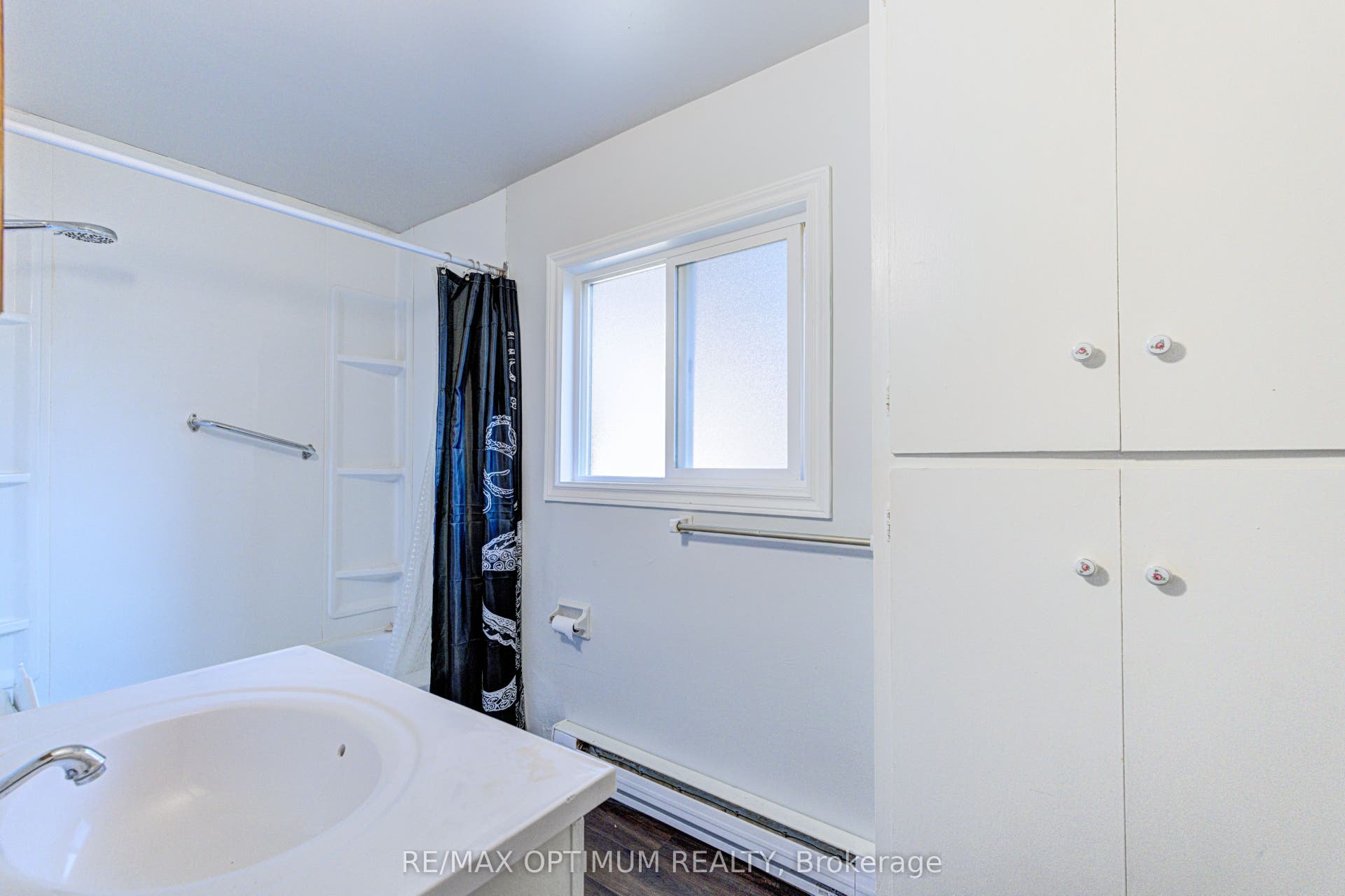 916 Queenston Road, Cambridge, Waterloo ON N3H 3K8 916 Queenston Road, Cambridge, Waterloo ON N3H 3K8