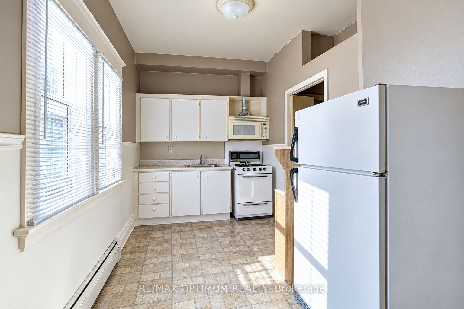 916 Queenston Road, Cambridge, Waterloo ON N3H 3K8 916 Queenston Road, Cambridge, Waterloo ON N3H 3K8