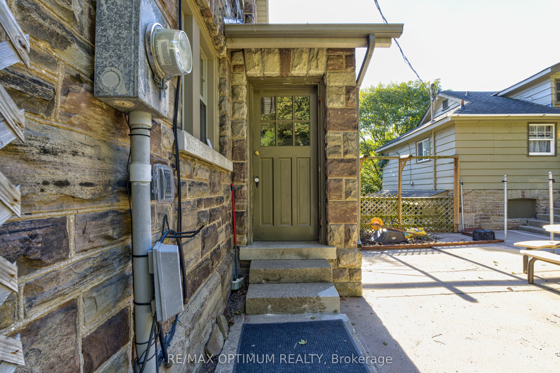 916 Queenston Road, Cambridge, Waterloo ON N3H 3K8 916 Queenston Road, Cambridge, Waterloo ON N3H 3K8