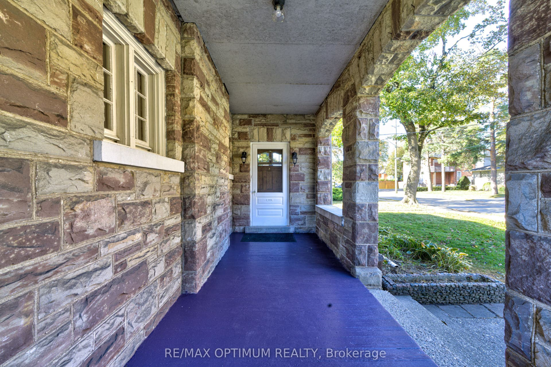 916 Queenston Road, Cambridge, Waterloo ON N3H 3K8 916 Queenston Road, Cambridge, Waterloo ON N3H 3K8