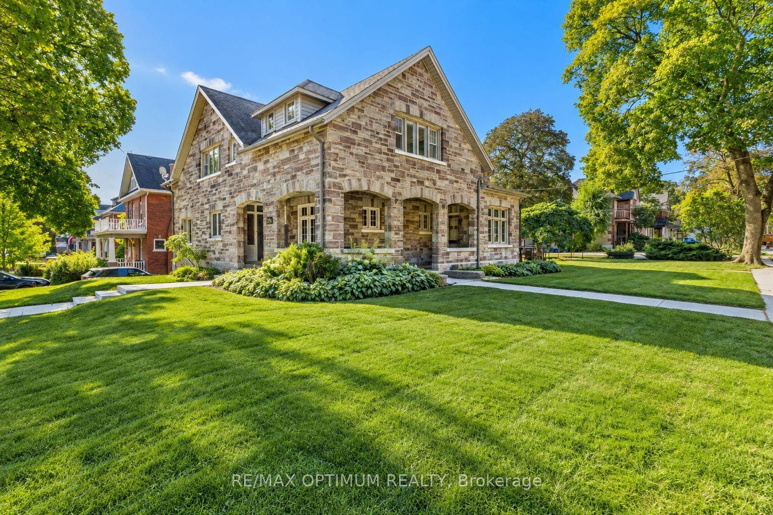 916 Queenston Road, Cambridge, Waterloo ON N3H 3K8 916 Queenston Road, Cambridge, Waterloo ON N3H 3K8