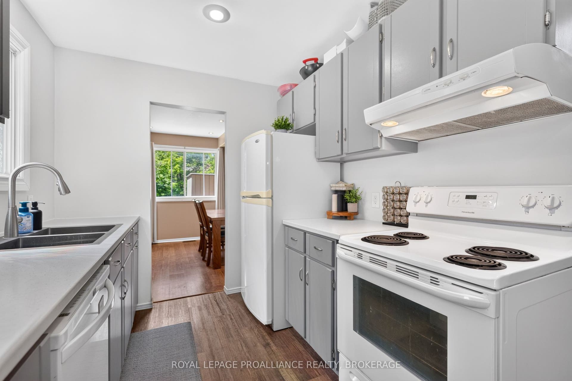 24 Balmoral Court, Kingston, Frontenac ON K7M 7T1