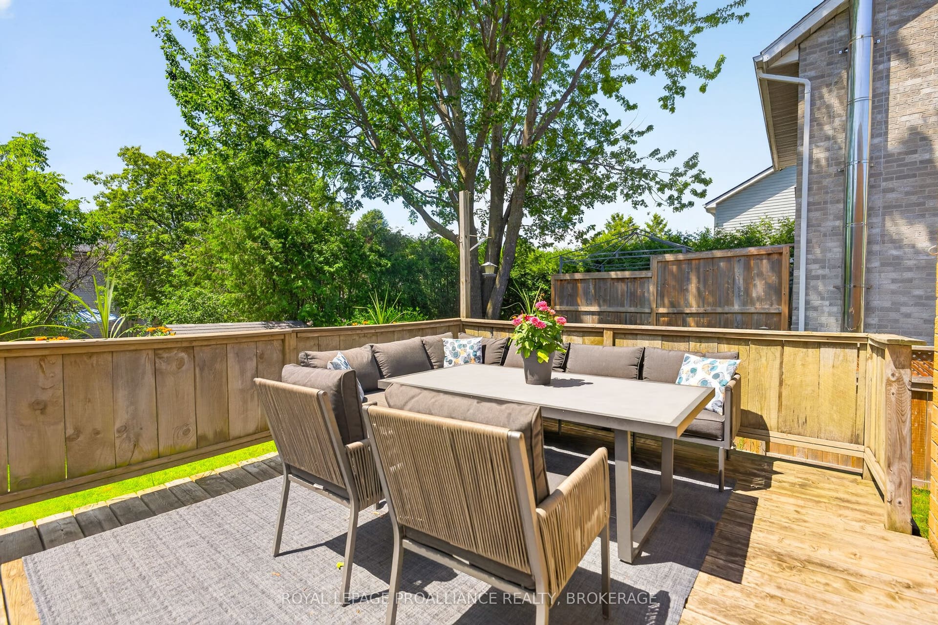 24 Balmoral Court, Kingston, Frontenac ON K7M 7T1