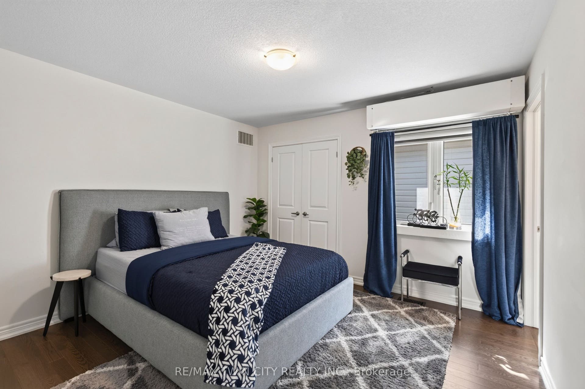 10 Reistwood Drive, Kitchener, Waterloo ON N2R 0N7 10 Reistwood Drive, Kitchener, Waterloo ON N2R 0N7