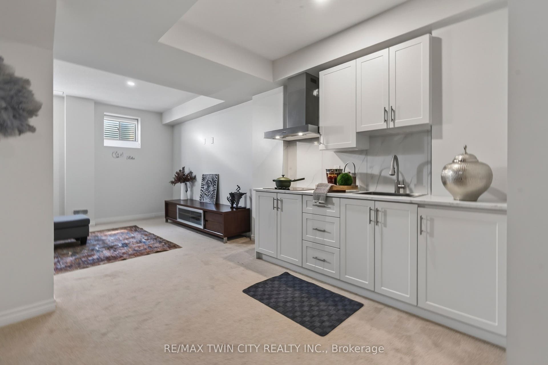 10 Reistwood Drive, Kitchener, Waterloo ON N2R 0N7 10 Reistwood Drive, Kitchener, Waterloo ON N2R 0N7
