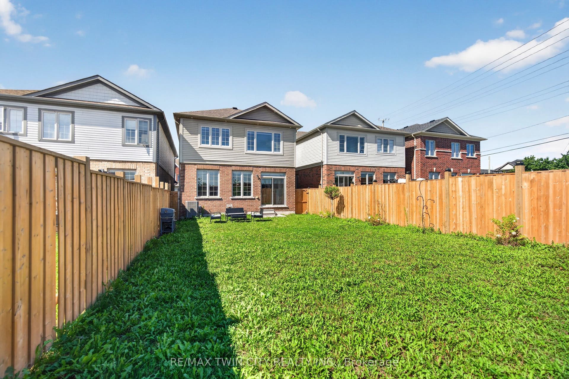 10 Reistwood Drive, Kitchener, Waterloo ON N2R 0N7 10 Reistwood Drive, Kitchener, Waterloo ON N2R 0N7