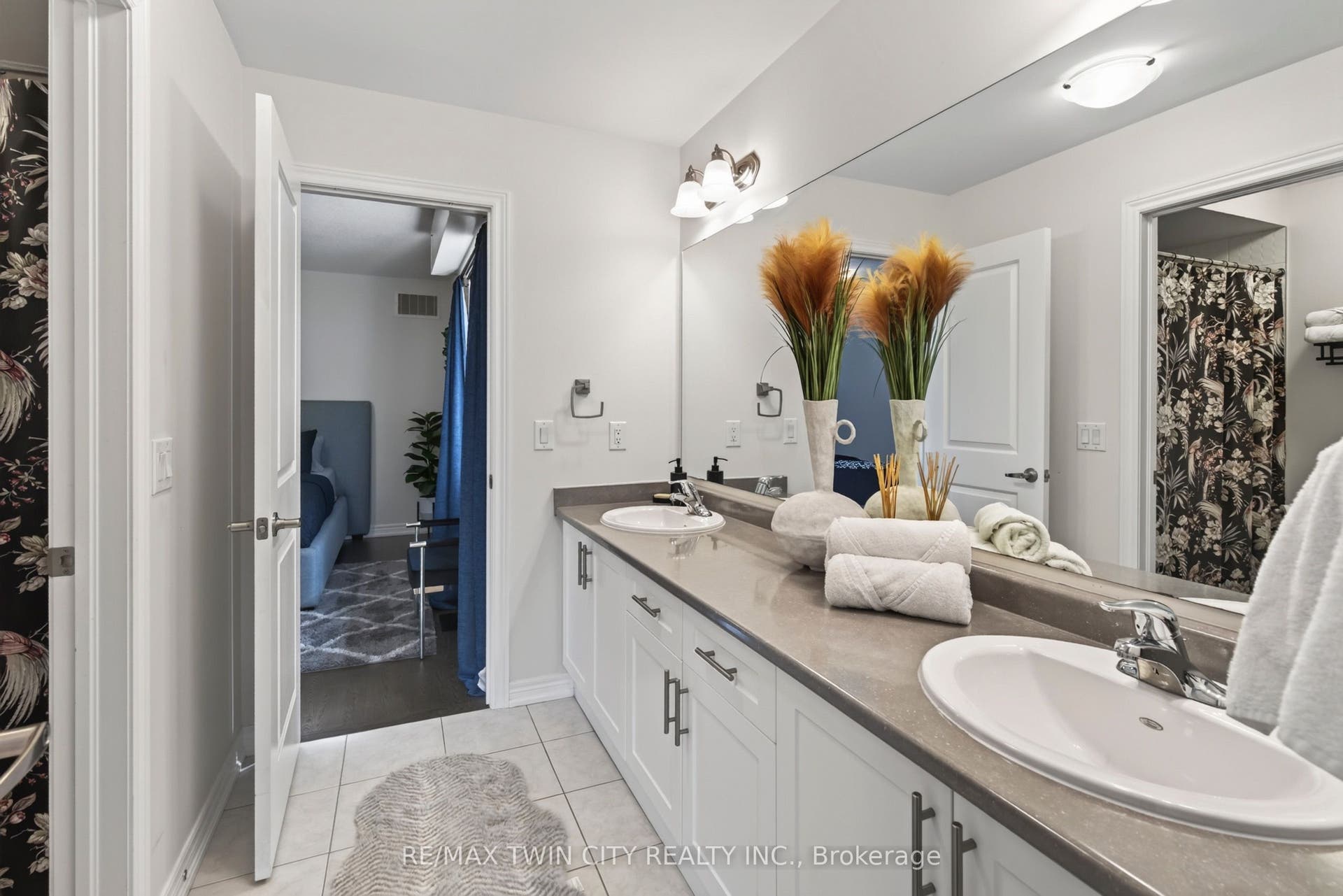 10 Reistwood Drive, Kitchener, Waterloo ON N2R 0N7 10 Reistwood Drive, Kitchener, Waterloo ON N2R 0N7