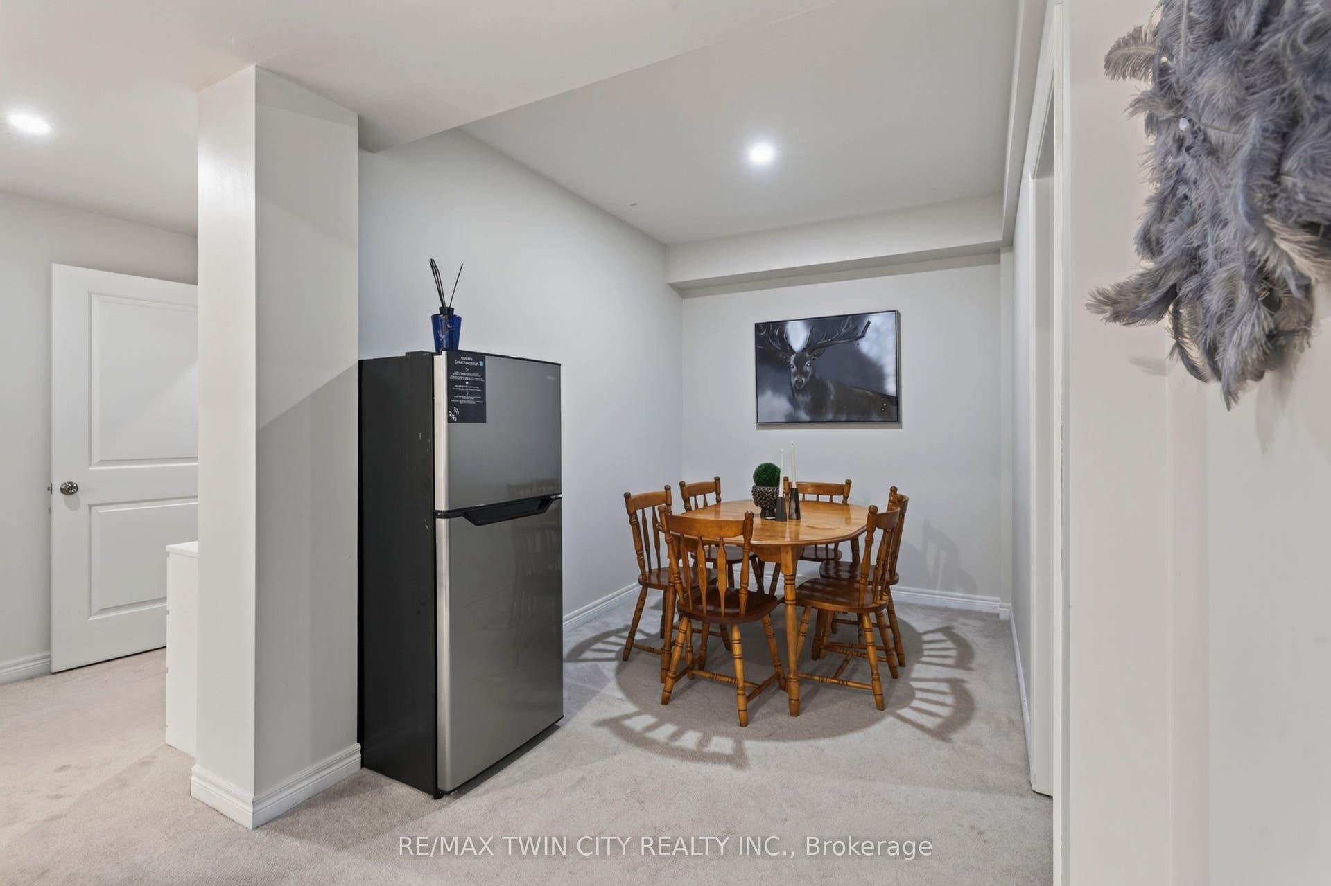 10 Reistwood Drive, Kitchener, Waterloo ON N2R 0N7 10 Reistwood Drive, Kitchener, Waterloo ON N2R 0N7