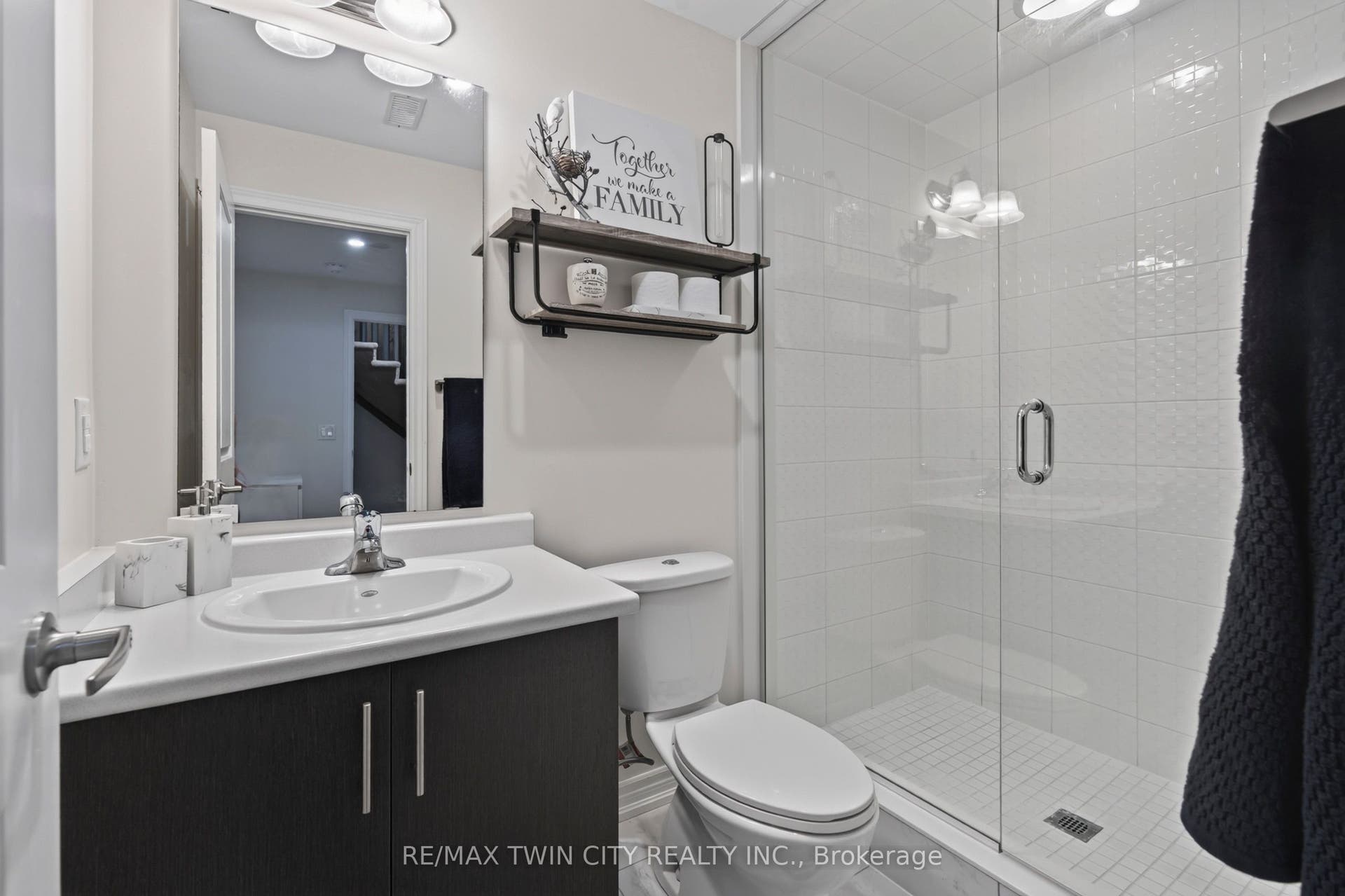 10 Reistwood Drive, Kitchener, Waterloo ON N2R 0N7 10 Reistwood Drive, Kitchener, Waterloo ON N2R 0N7